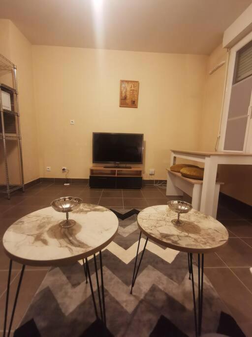 Logement En Hypercentre Dans Une Residence Amiens Exterior photo